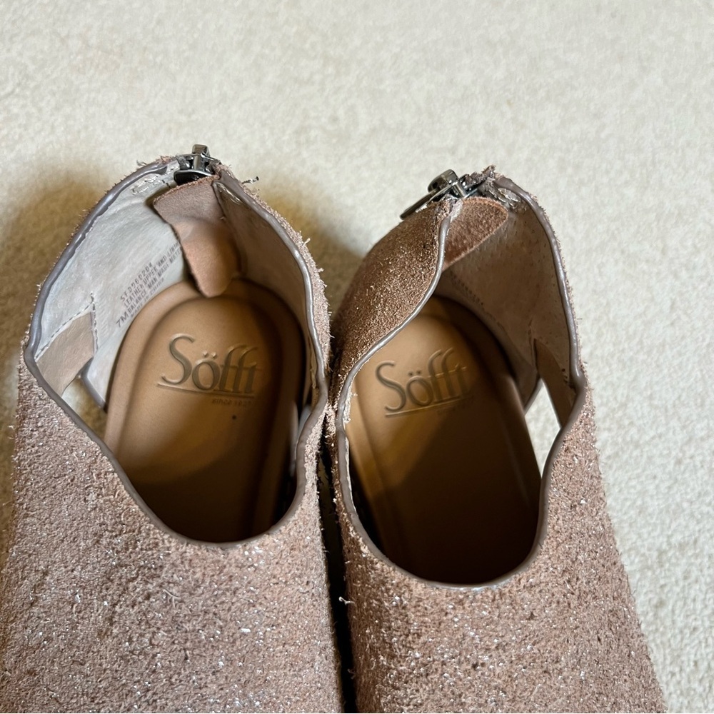 Sofft Evonne Sandals Metallic Taupe Suede Full Coverage Back Zip Flat Size 7 NWT - Picture 6 of 8